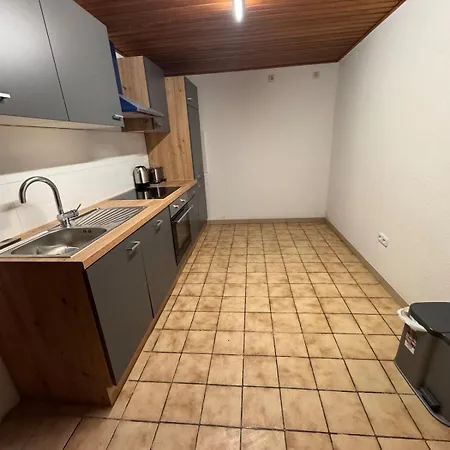 In Porz Am Rhein Mit Kompletter Küche Apartment